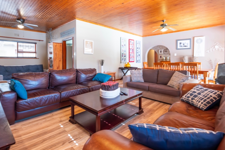 4 Bedroom Property for Sale in Bergsig Western Cape